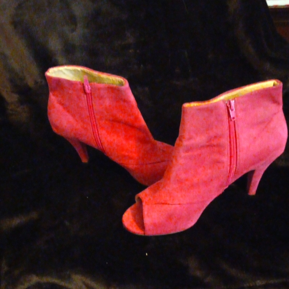 Bootie, size 11M, Fuchia,